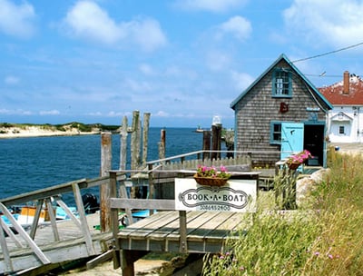 cute hut on the ocean to rent a boat