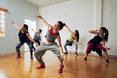 five people doing hiphop in dance class