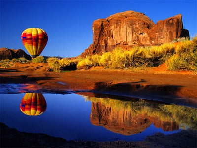 hot air ballon amoung the red rocks of sedona