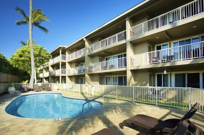 pool and hotel in kauai hawaii