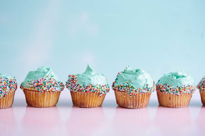 six sprinkle cupcakes