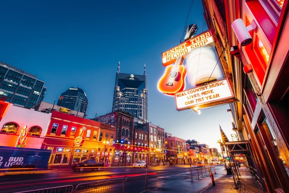 Nashville road with a guitar sign