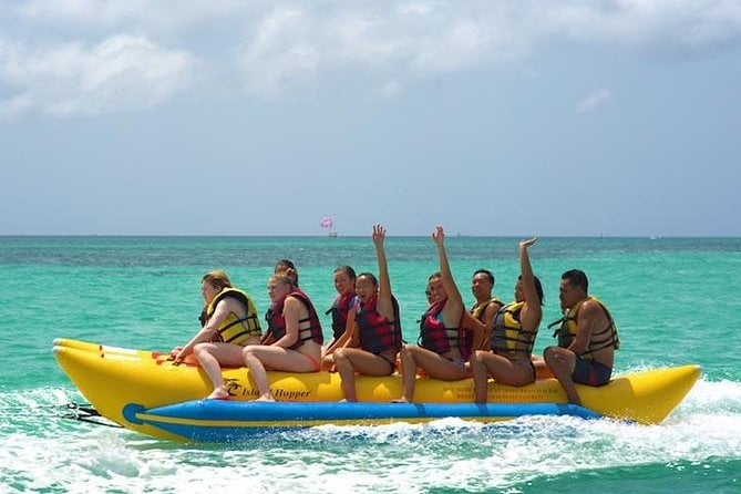 12 people on a banana boat on Aruba